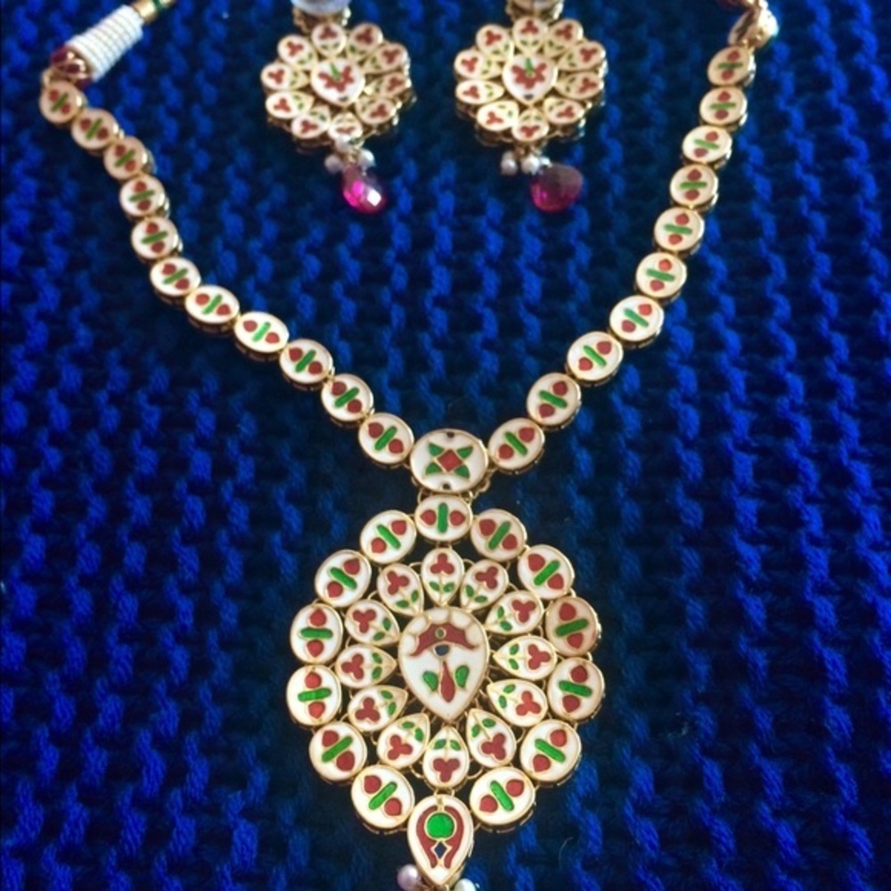 Extremely Royal Kundan gold plated necklace set. - Picture 4 of 4